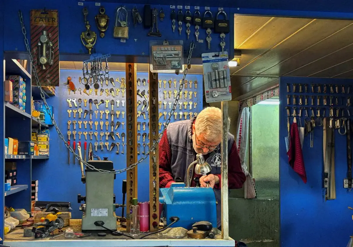 Locksmith at work in a key shop, the Costa Mesa Locksmith team in Orange County
