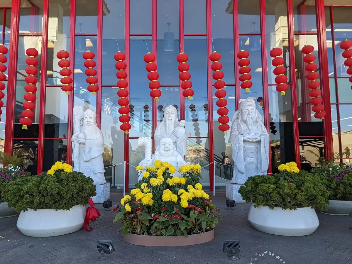 Little Saigon on Bolsa Avenue in Westminster CA, local locksmith service